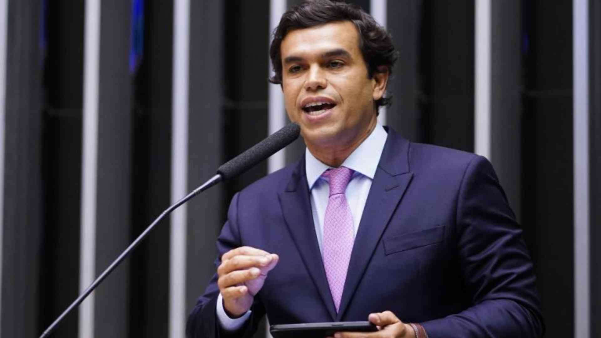 Beto Pereira mantém voto para o Governo em caso de empate e exclui multas no projeto do Carf