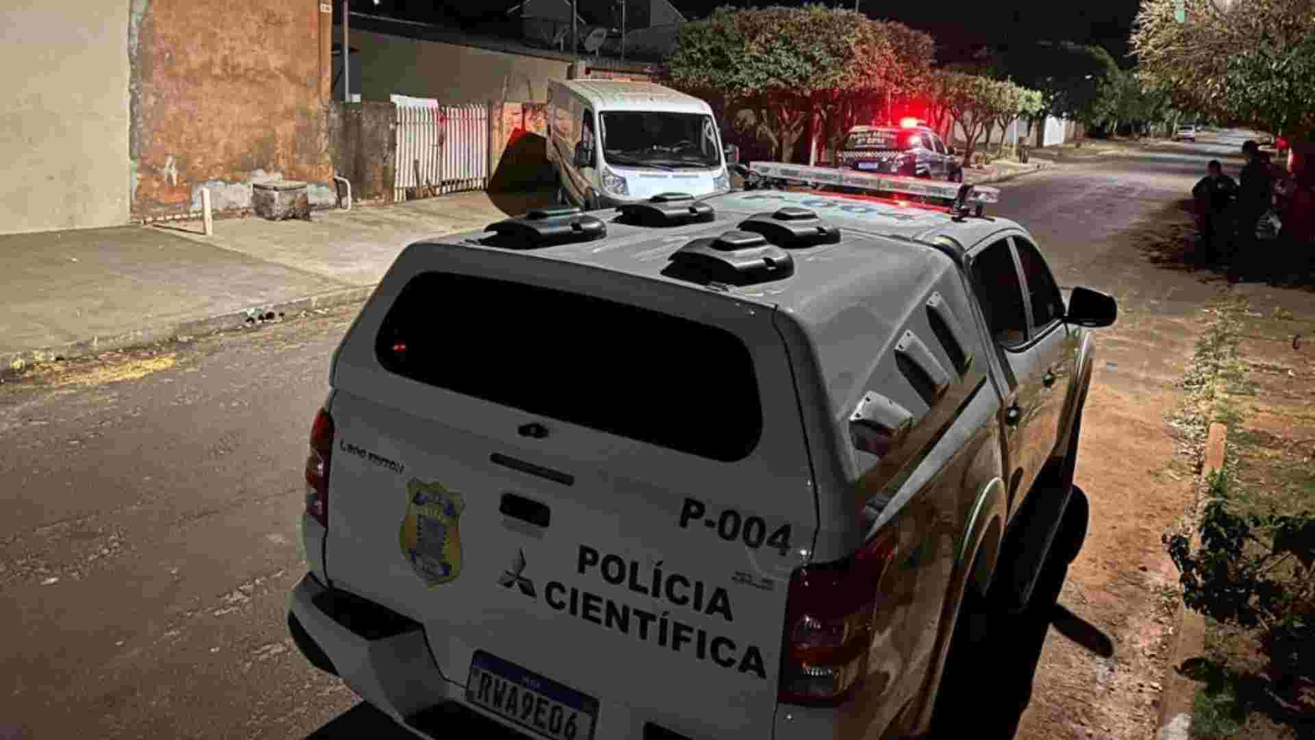Homem foi morto com 50 facadas e teve todos os dentes quebrados pelo ex da amiga