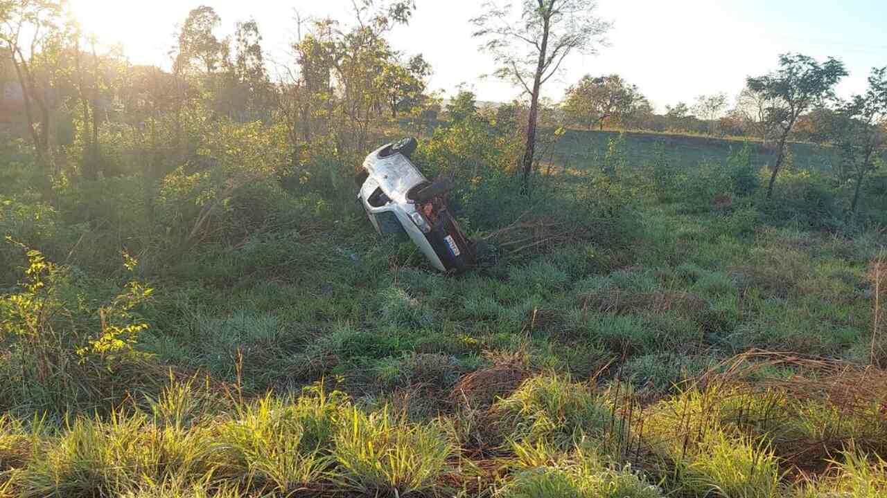 Motorista fica ferida ao perder controle e capota carro várias vezes na MS-134 