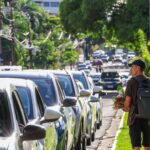 No Dia das Mulheres, vendedores de flores aproveitam data para faturar renda extra em Campo Grande