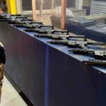 Caminhoneiro é preso com fuzis e quase 20 quilos de cocaína que teriam saído do Paraguai