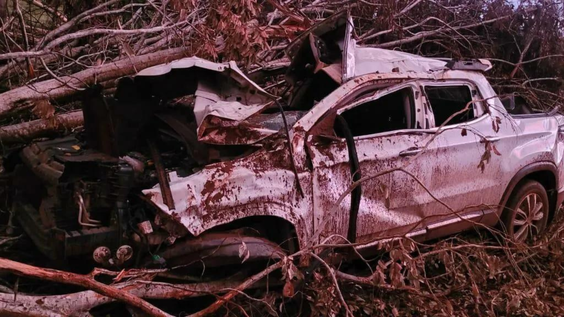 Criança de 3 anos que viajava com ex-vereadora de Alcinópolis morre em acidente na BR-359